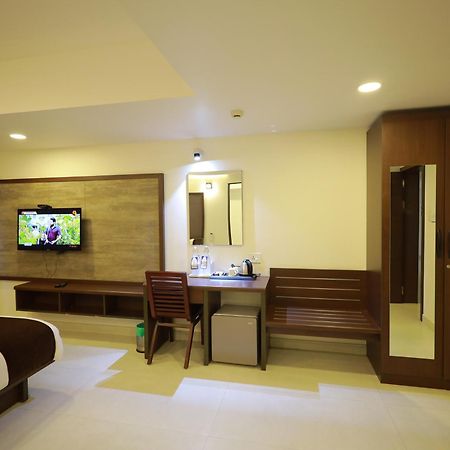 Arctic Hotel Kochi Extérieur photo