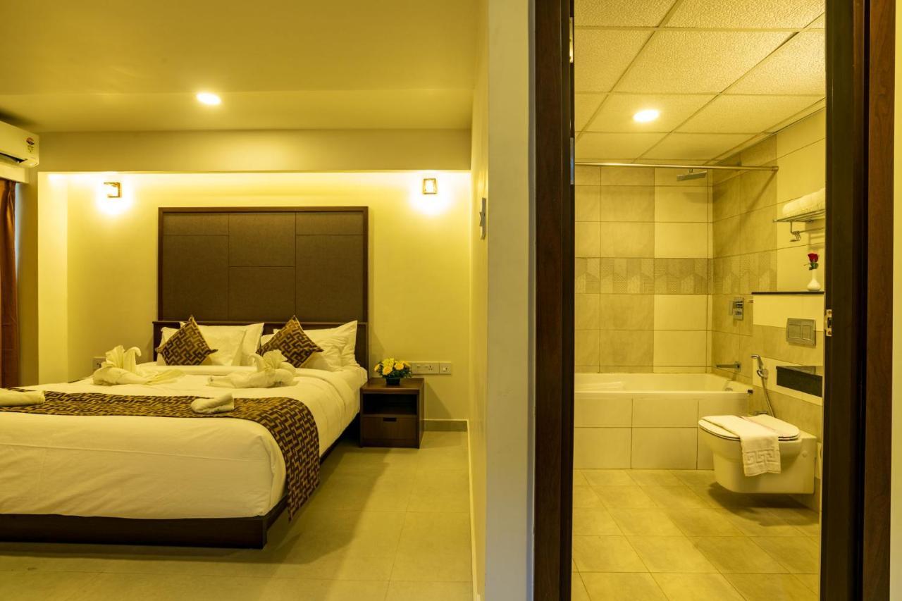 Arctic Hotel Kochi Extérieur photo