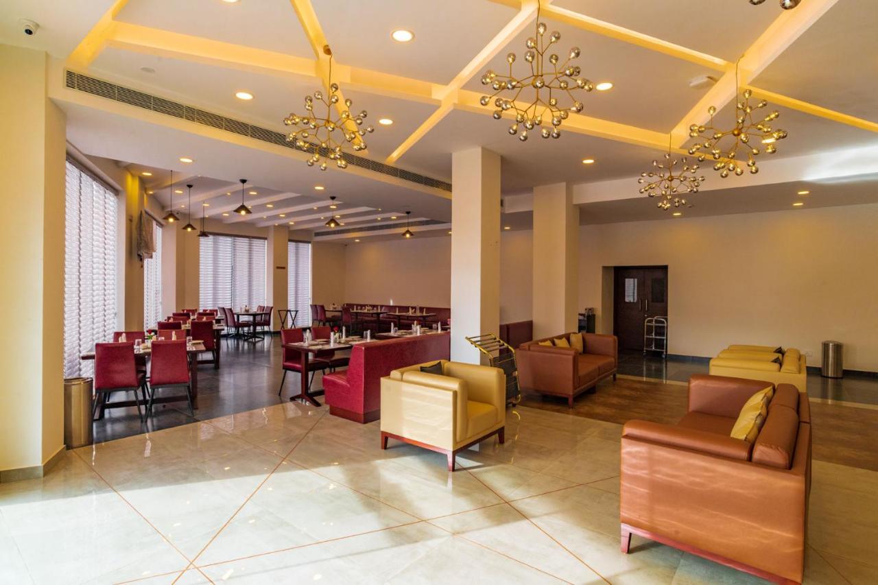 Arctic Hotel Kochi Extérieur photo