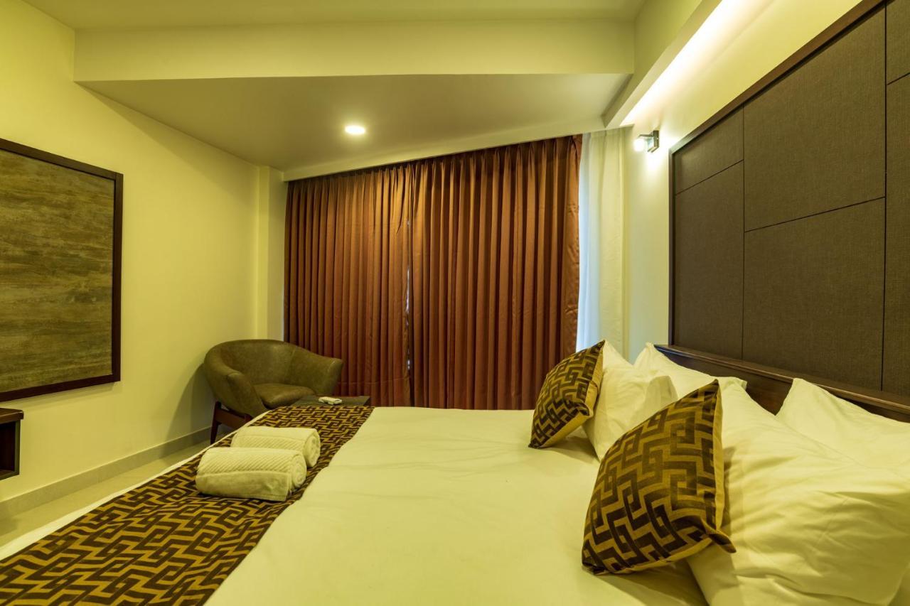 Arctic Hotel Kochi Extérieur photo