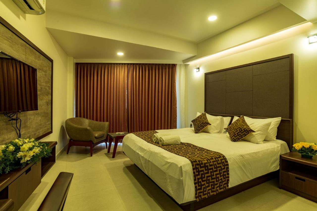 Arctic Hotel Kochi Extérieur photo