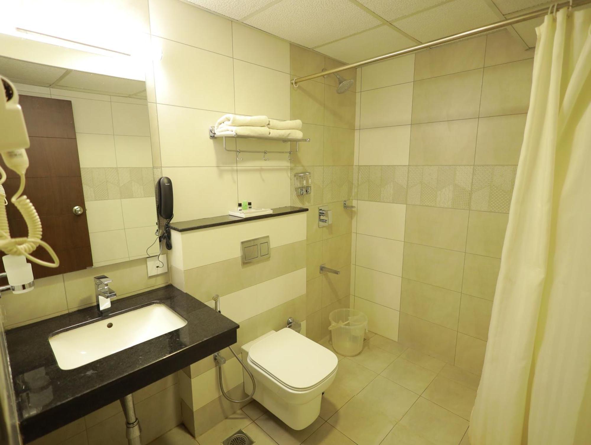 Arctic Hotel Kochi Extérieur photo